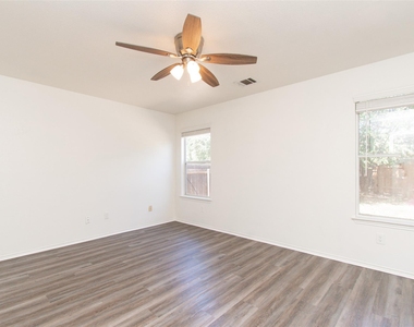 1436 Roxannes Run - Photo Thumbnail 6