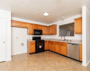 1436 Roxannes Run - Photo Thumbnail 4