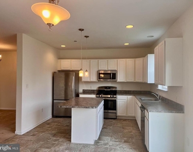 654 Jacobsen Circle - Photo Thumbnail 10