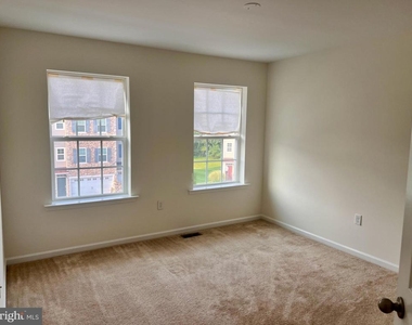 654 Jacobsen Circle - Photo Thumbnail 16