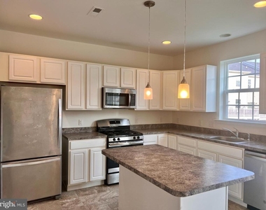 654 Jacobsen Circle - Photo Thumbnail 11