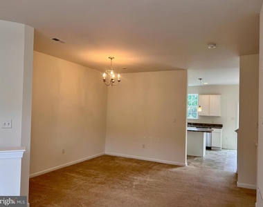 654 Jacobsen Circle - Photo Thumbnail 7