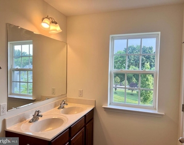 654 Jacobsen Circle - Photo Thumbnail 24