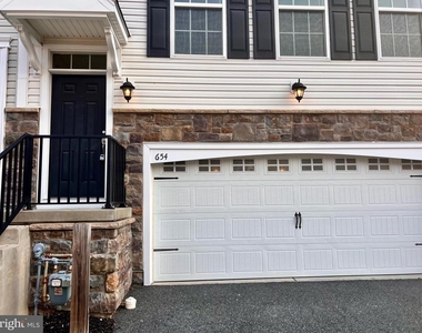654 Jacobsen Circle - Photo Thumbnail 2