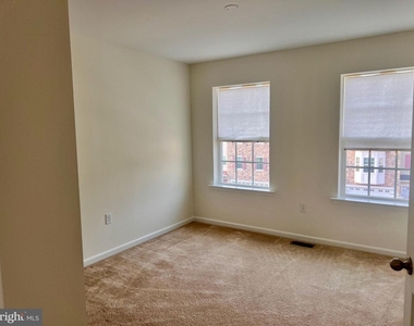 654 Jacobsen Circle - Photo Thumbnail 17
