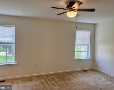 654 Jacobsen Circle - Photo Thumbnail 21