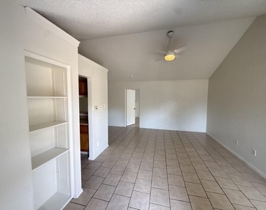 12308 Dellrey Dr - Photo Thumbnail 3
