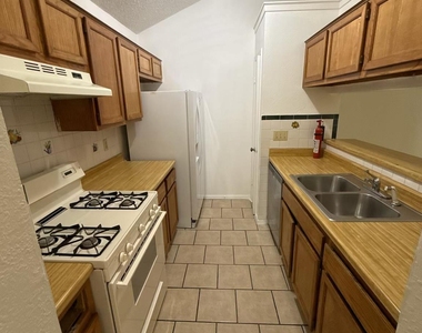 12308 Dellrey Dr - Photo Thumbnail 5