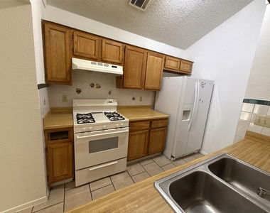 12308 Dellrey Dr - Photo Thumbnail 6
