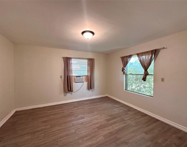 400 Sunbonnet Dr - Photo Thumbnail 17