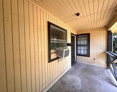 400 Sunbonnet Dr - Photo Thumbnail 2
