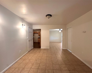 400 Sunbonnet Dr - Photo Thumbnail 8
