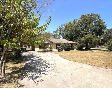 400 Sunbonnet Dr - Photo Thumbnail 1