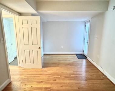 523 8th Street Ne - Photo Thumbnail 7