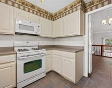 7909 Griffin Ct - Photo Thumbnail 3