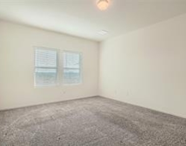 700 Mallow Rd - Photo Thumbnail 16
