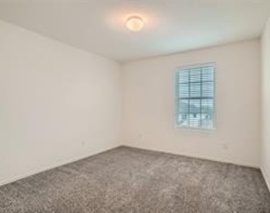700 Mallow Rd - Photo Thumbnail 20