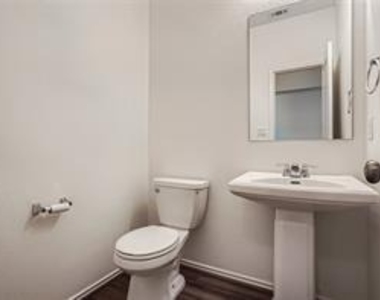 700 Mallow Rd - Photo Thumbnail 14