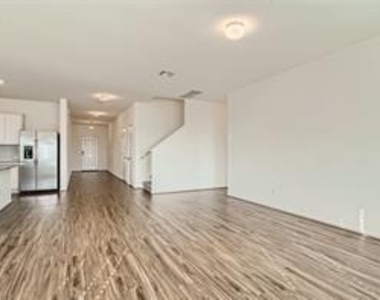 700 Mallow Rd - Photo Thumbnail 7