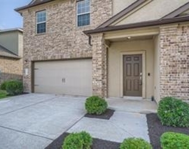 700 Mallow Rd - Photo Thumbnail 2