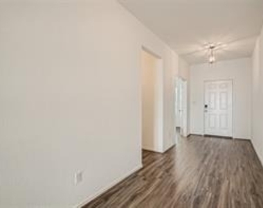 700 Mallow Rd - Photo Thumbnail 3