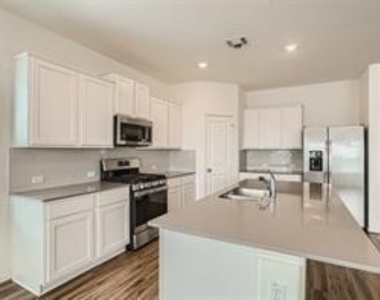 700 Mallow Rd - Photo Thumbnail 8