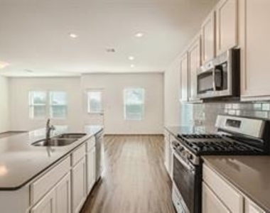 700 Mallow Rd - Photo Thumbnail 11
