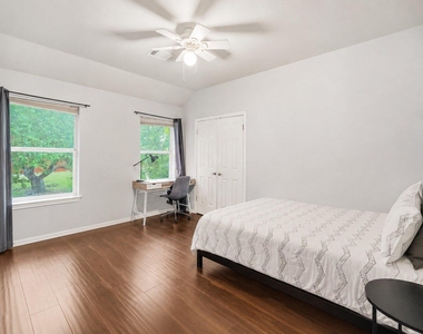 12113 Portobella Dr - Photo Thumbnail 32