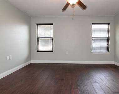 8801 Edmundsbury Dr - Photo Thumbnail 10