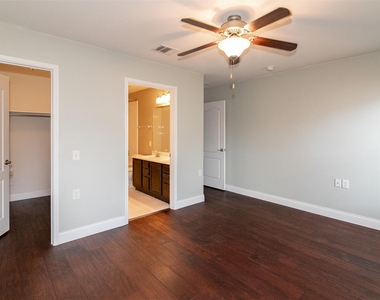 8801 Edmundsbury Dr - Photo Thumbnail 8