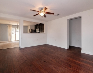 8801 Edmundsbury Dr - Photo Thumbnail 5