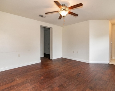 8801 Edmundsbury Dr - Photo Thumbnail 4