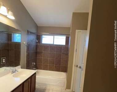 3126 Jazz St - Photo Thumbnail 6