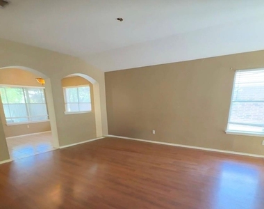 3126 Jazz St - Photo Thumbnail 3