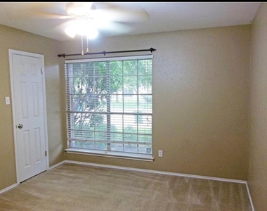 3126 Jazz St - Photo Thumbnail 4