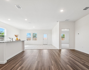 1305 Morris Loop - Photo Thumbnail 4
