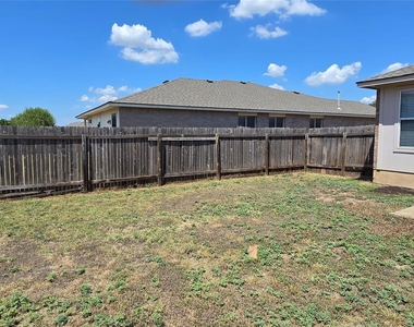 911 Remington Dr - Photo Thumbnail 24