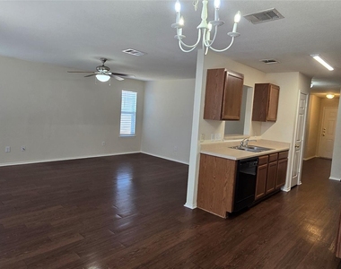 911 Remington Dr - Photo Thumbnail 19