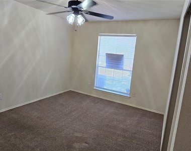 911 Remington Dr - Photo Thumbnail 4