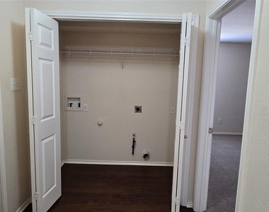 911 Remington Dr - Photo Thumbnail 22
