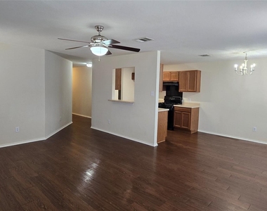 911 Remington Dr - Photo Thumbnail 18