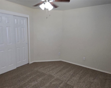 911 Remington Dr - Photo Thumbnail 7