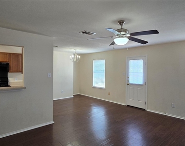 911 Remington Dr - Photo Thumbnail 10