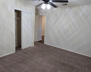 911 Remington Dr - Photo Thumbnail 3