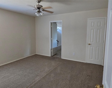 911 Remington Dr - Photo Thumbnail 15