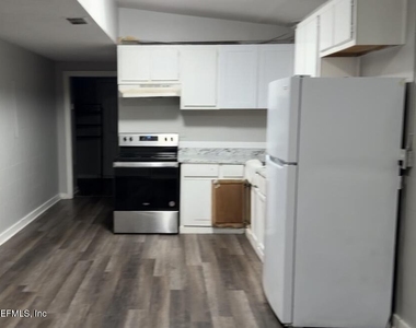 551 S 9th Street - Photo Thumbnail 1