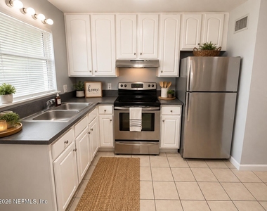 209 S 7th Street - Photo Thumbnail 2