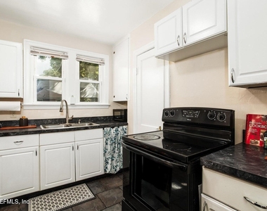 4808 Royal Avenue - Photo Thumbnail 5