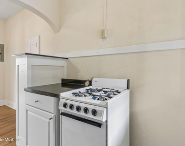 1504 Mcduff Avenue S - Photo Thumbnail 12