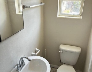 1606 King Street - Photo Thumbnail 5